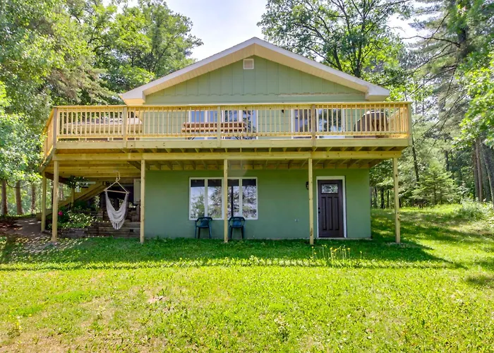 Cabin Getaway W/ Private Dock, Walk To Trail!