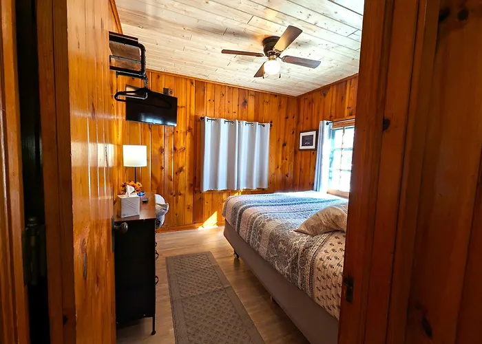 2Br 1Ba Cabin #2 Riverside Point Resort